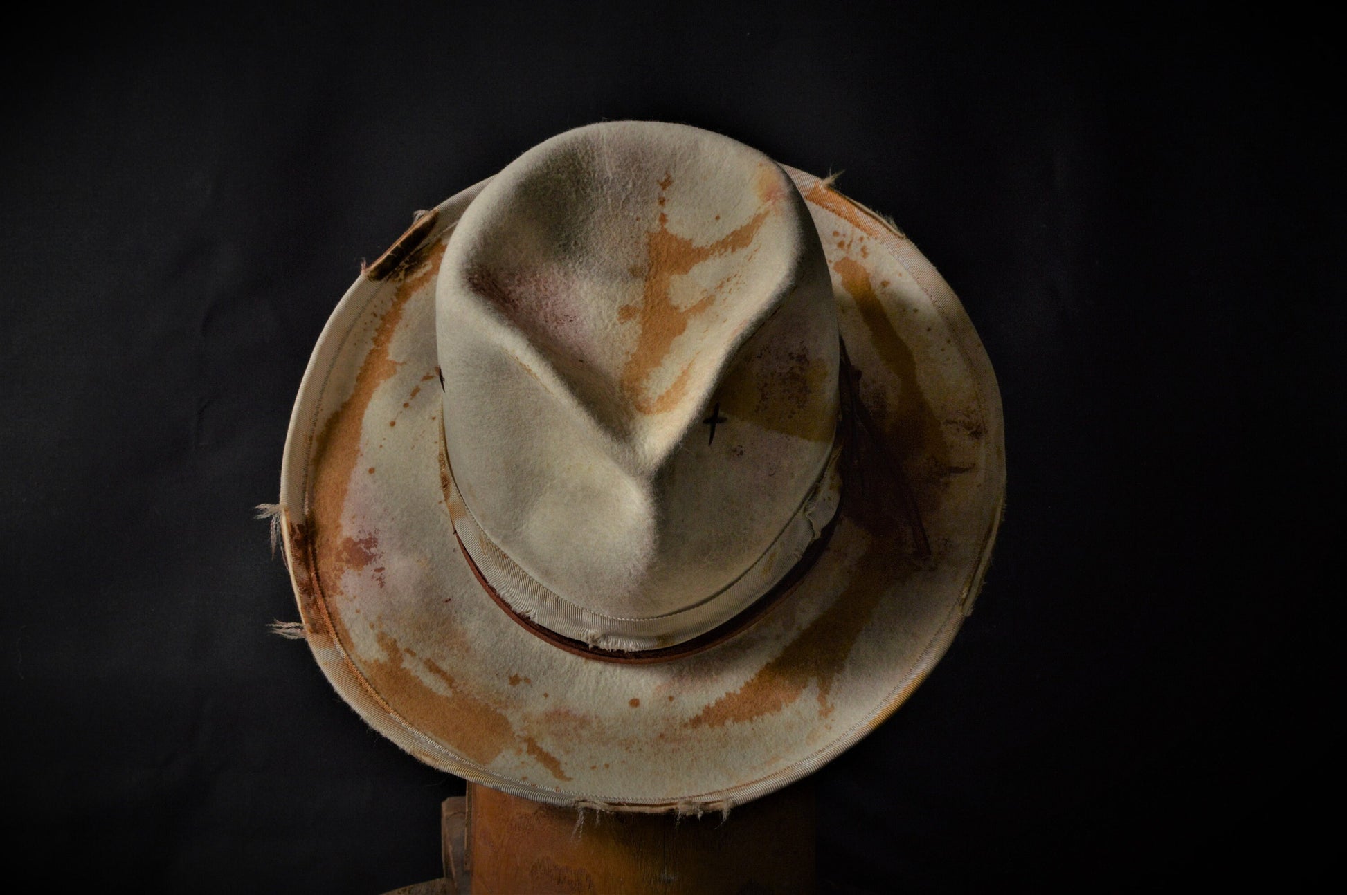 Sierra Nevada - distressed white fedora