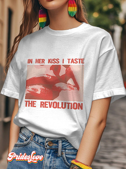 In Her Kiss I Taste The Revolution Lesbian Girls Power Queer LGBTQ Love Art Print Casaul T-shirt